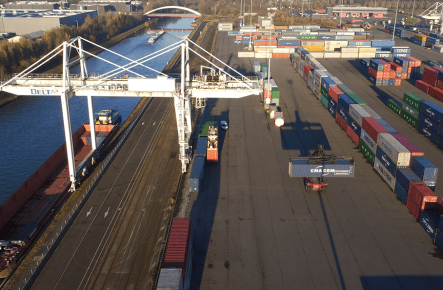 Decathlon tests an inland waterway service between Duisburg and Delta 3